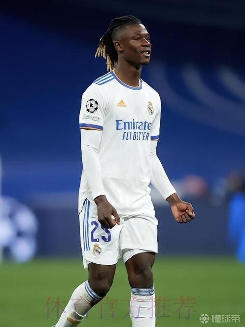 卡马文加预计下周二抵达马德里 他期待与安帅共事 卡马文加预计下周二抵达马德里 他期待与安帅共事