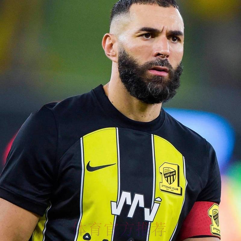 记者：皇家马德里不会冒险让本泽马出战大巴黎